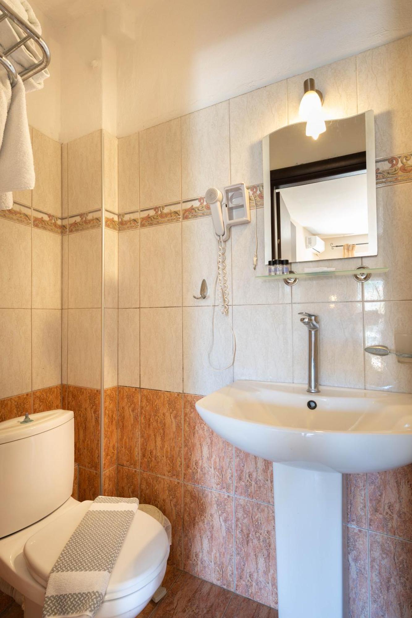 Kipos Resort Néa Péramos エクステリア 写真